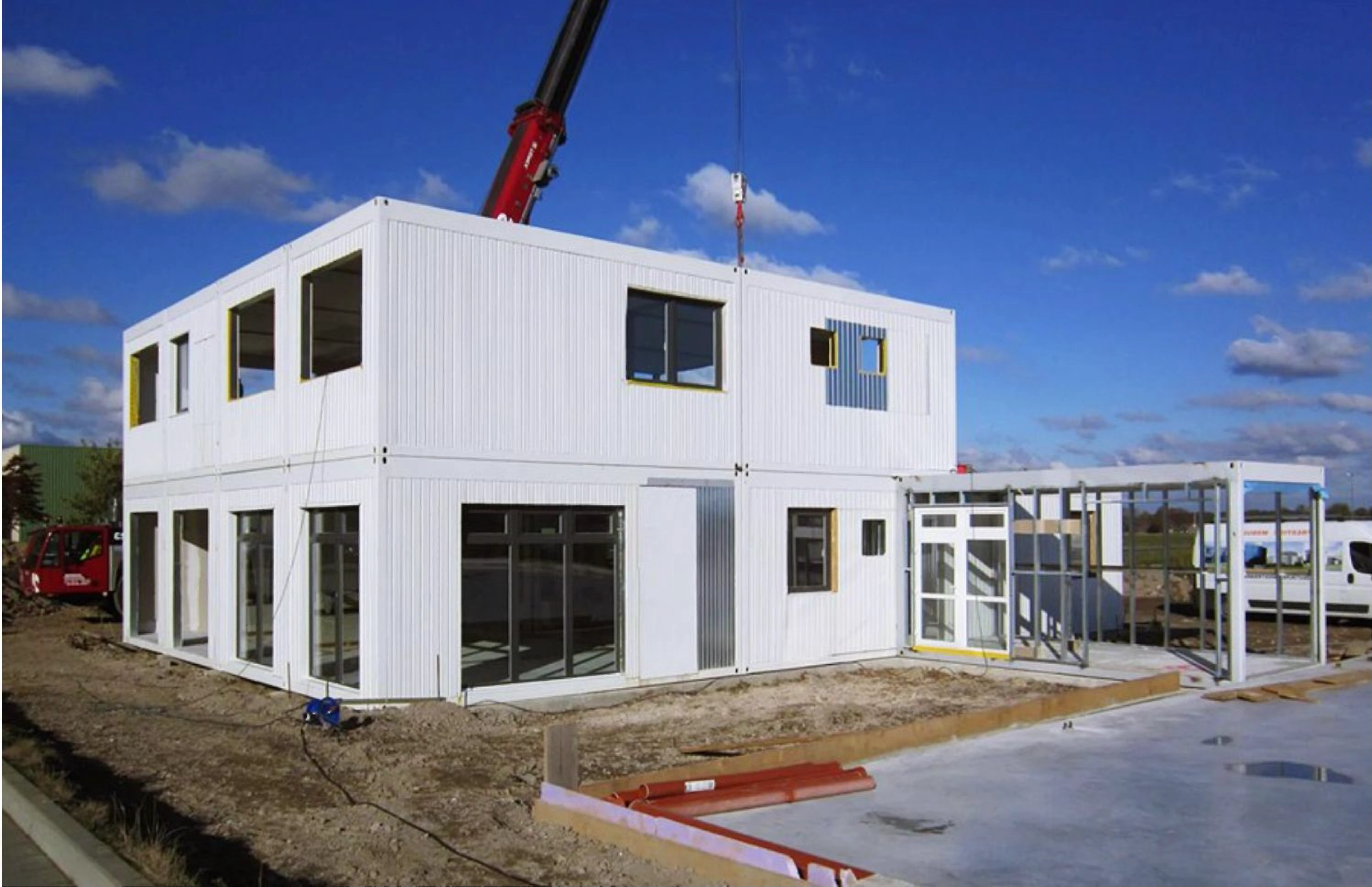 Módulos StauModular ensamblados en patio industrial