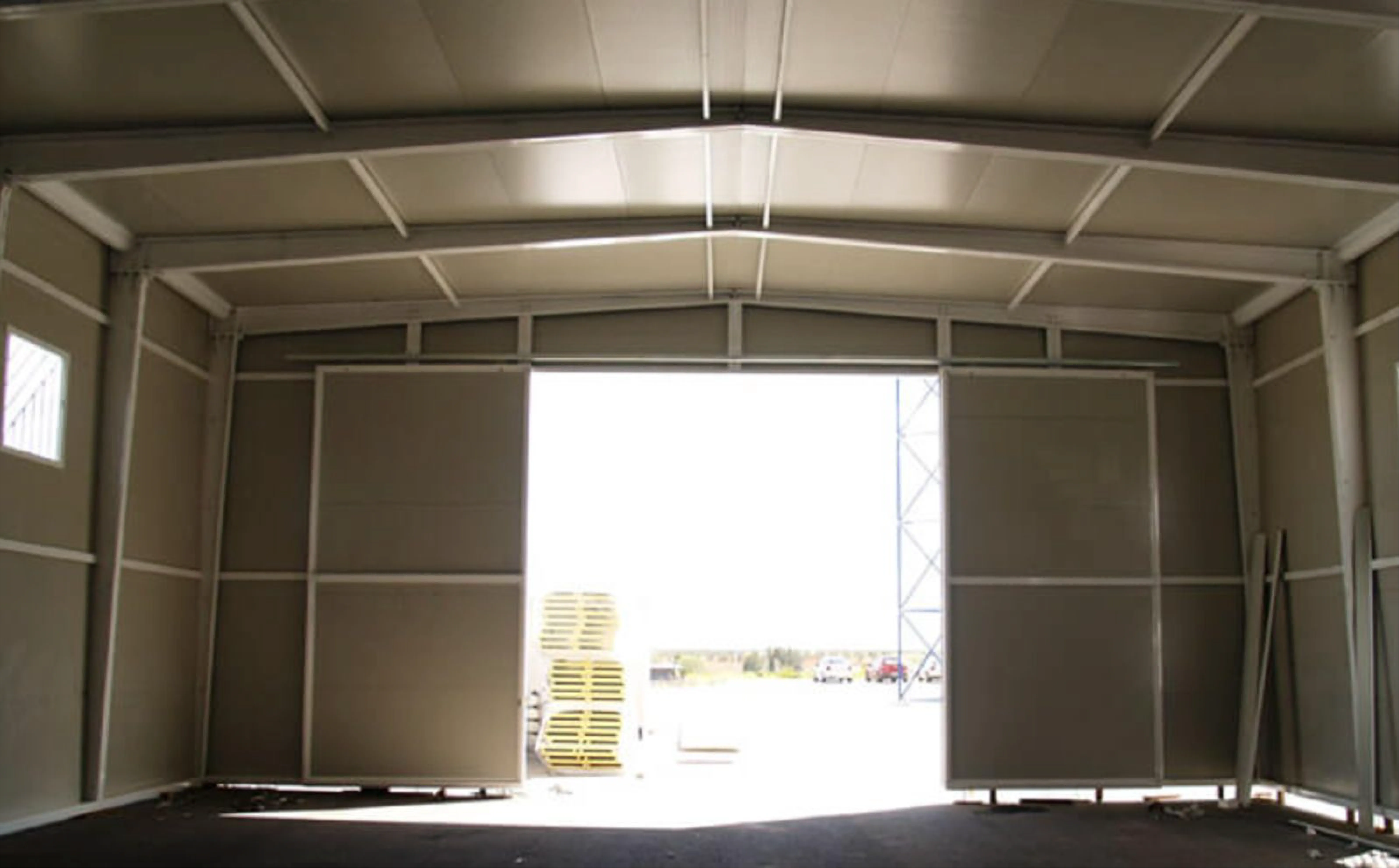 Estructura metálica de nave StauNaves durante ensamblaje